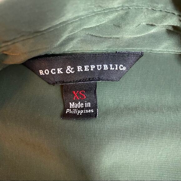 Rock & Republic Silky Army Green Button Up Blouse Size XS - Picture 5 of 6